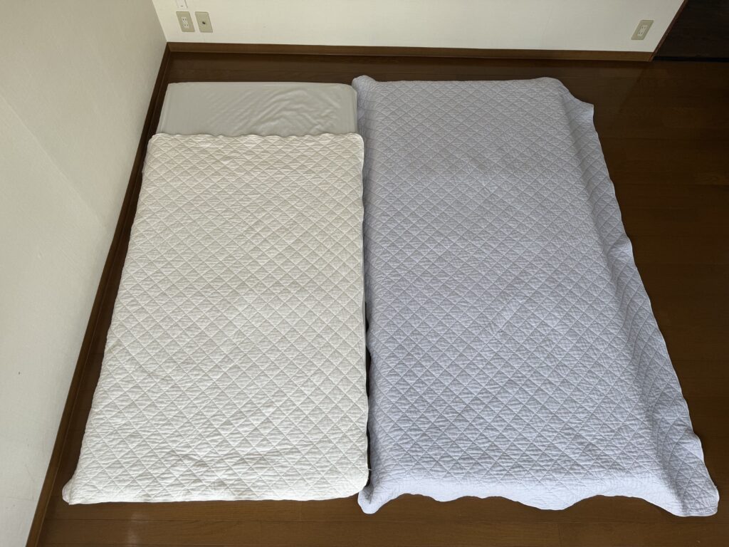 パシーマキルトケットのジュニアとシングルを布団にひいている